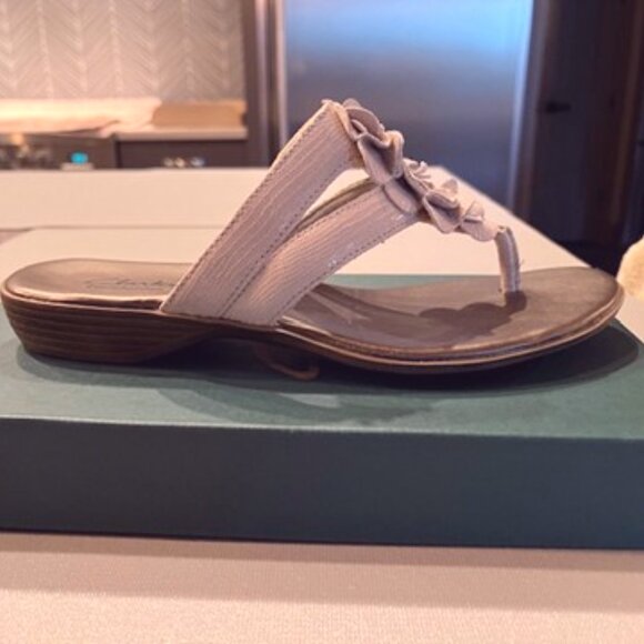Clarks White Leather 'Dusk Azore' Slip Sandals-7M-NWT - Picture 3 of 7